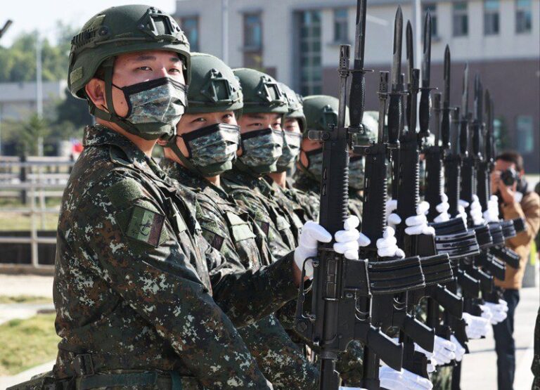 台湾：反对兵役一年制及军事化