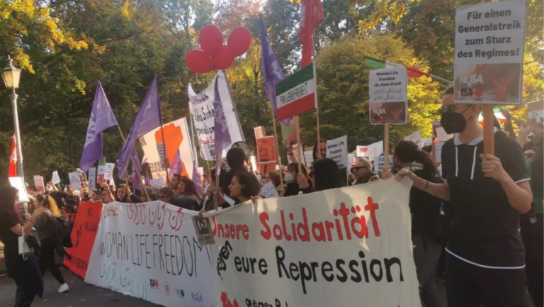 伊朗：停止骑劫革命！