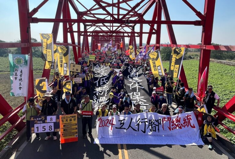 台湾总统大选：蓝绿白皆无法消除战争和民困阴霾