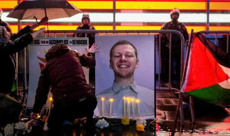 美帝国主义是士兵自焚惨死的罪魁祸首