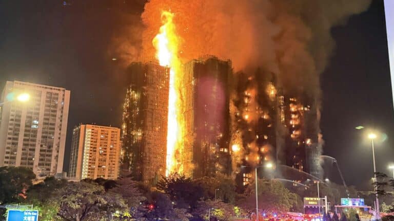 香港：二战以来最致命火灾 引发诸多生死攸关的疑问