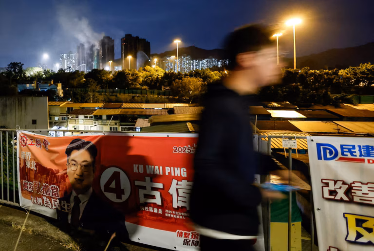 香港：大埔火灾引发众怒，立法会选民纷纷缺席